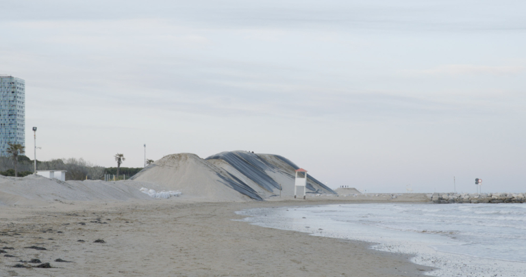 Künstliche Sanddünen im Dokumentarfilm Vista Mare